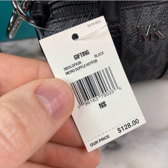 🔹️ Michael Kors 🔹️Gifting Black Micro Duffle Keyfob Key Bag Charm. No box✨🖤 - Picture 4 of 4